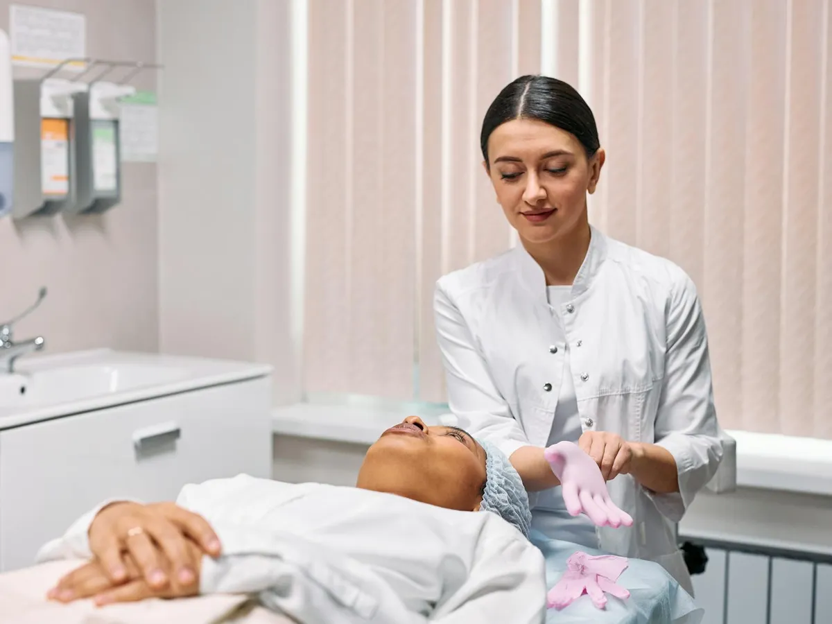 Nayrobis with a patient during consultation